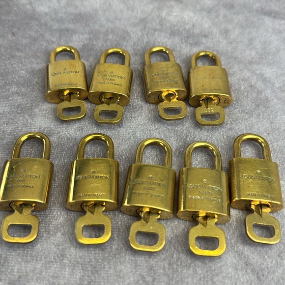Louis Vuitton Lock & Keys Replacement Gold - Picture 5 of 9